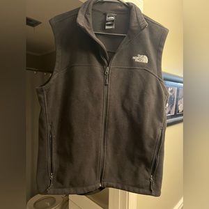 The North Face Men’s Denali Vest size Medium.. black.. great condition